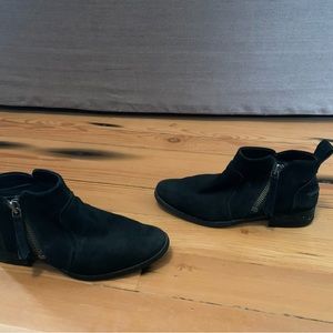 Black ugg booties